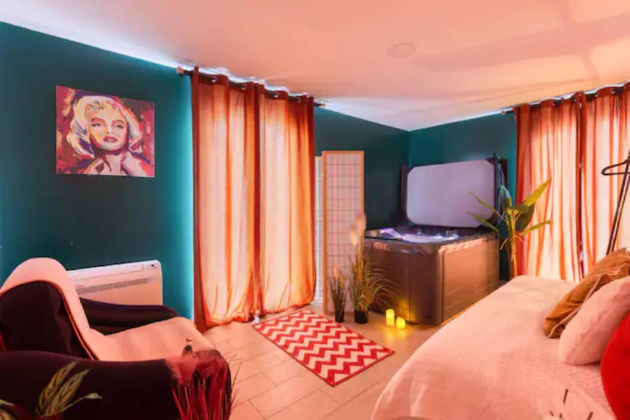 Suite Marilyn Monroe - 7P avec Jacuzzi Privé Montry Esterno foto