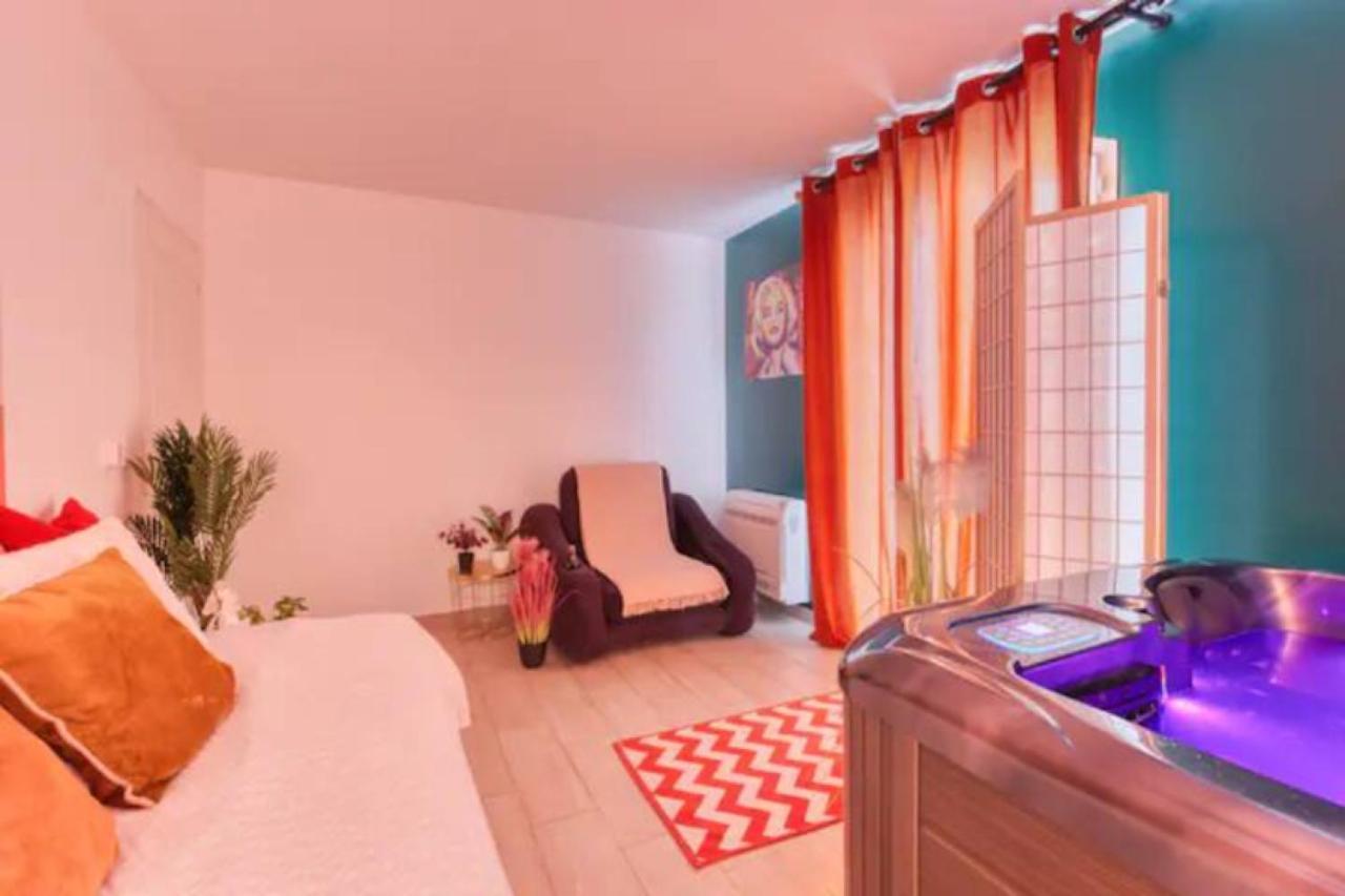 Suite Marilyn Monroe - 7P avec Jacuzzi Privé Montry Esterno foto