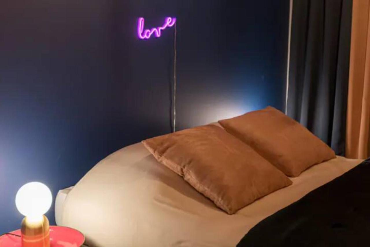 Suite Marilyn Monroe - 7P avec Jacuzzi Privé Montry Esterno foto