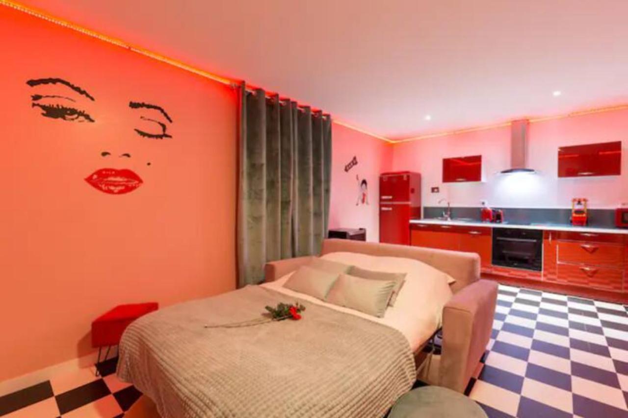 Suite Marilyn Monroe - 7P avec Jacuzzi Privé Montry Esterno foto